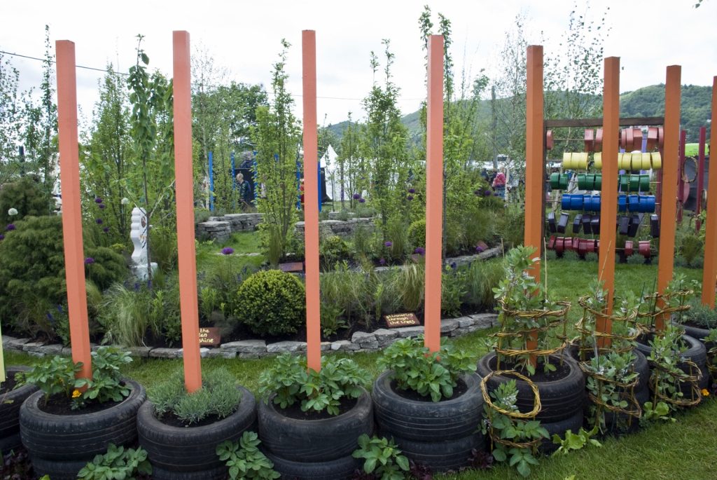 How to Design a Garden When You See Colour Differently